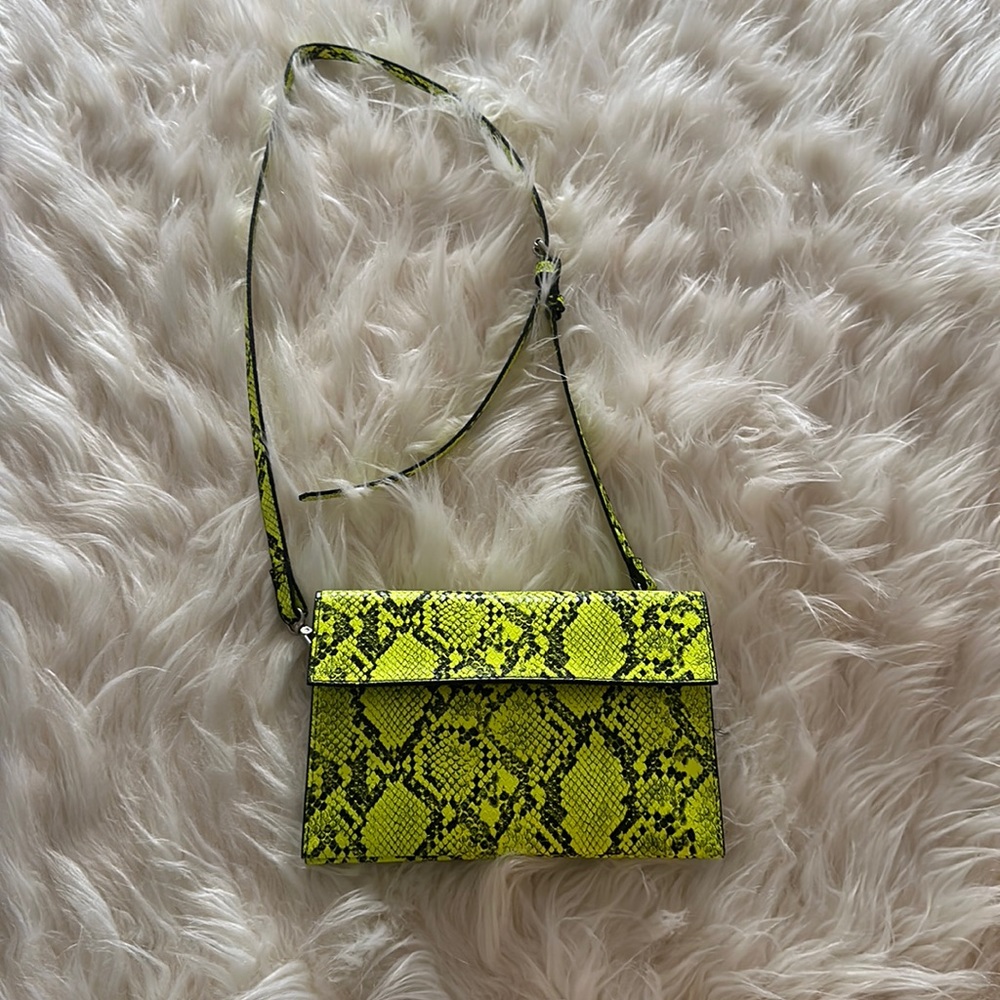 Green snakeskin purse
